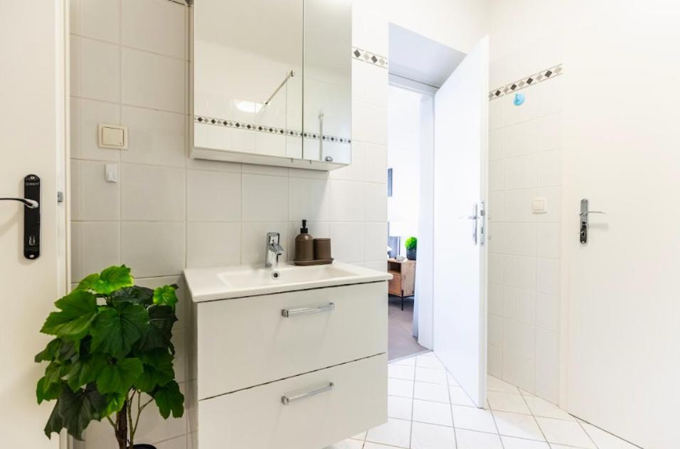 Experience Central Vienna From A Stylish And Modern Apartment Kültér fotó